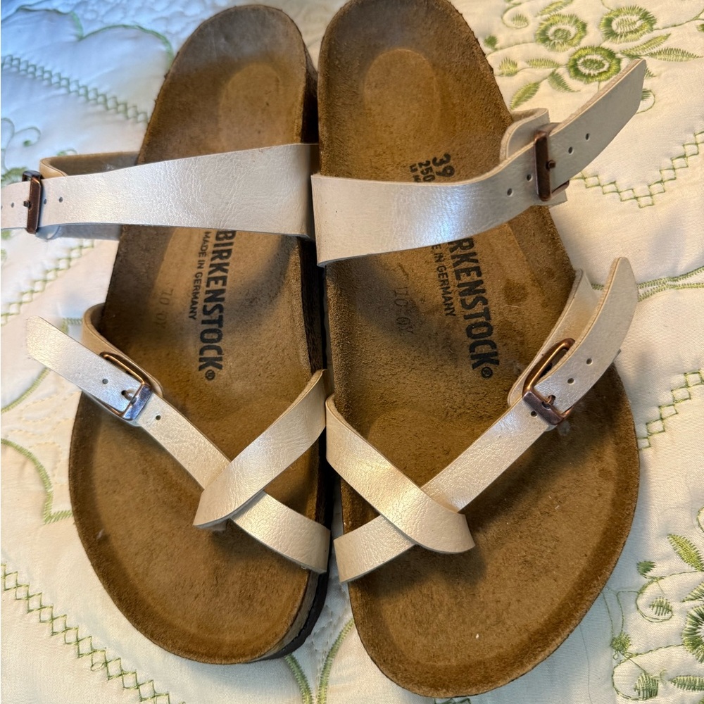 Birkenstock pearl white Mayari size 8-8.5